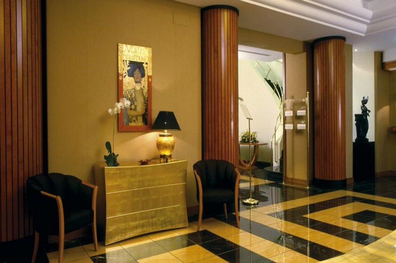 Готель Ramada By Wyndham Неаполь Інтер'єр фото